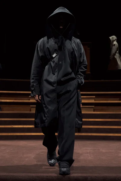 Look 25